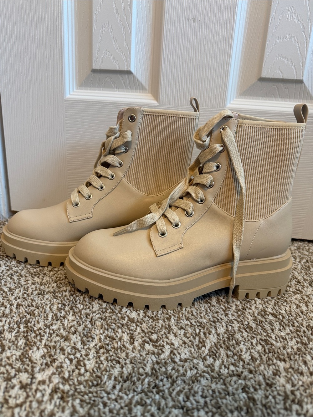 Women’s Lace-Up Chunky Ankle Boots in Beige